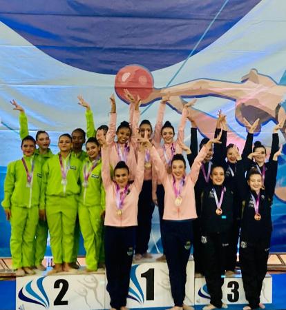 Ginastas de Cotia brilham na Copa Roberta Gaio e ficam em 1º lugar na classificação geral livre