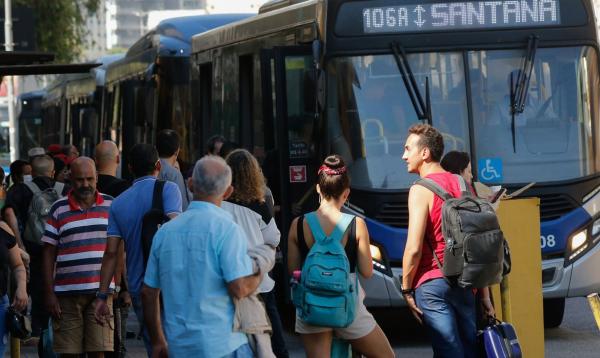 Centro de SP tem manifestação pela tarifa zero no transporte coletivo