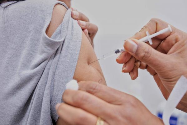 Três UBSs abrem até as 20h para vacinação durante o mês de julho