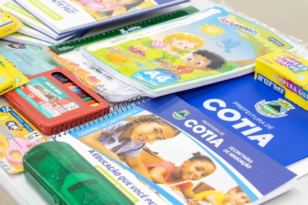 Prefeitura inicia a entrega do material escolar para o 2º semestre letivo