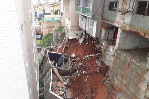Deslizamento em Taboão da Serra deixa 324 desalojados