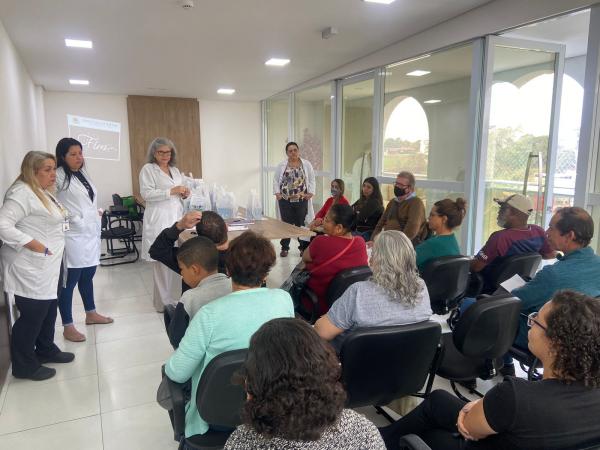 Atende Cotia: Pacientes insulinodependentes recebem Kit Diabetes para auxiliar no monitoramento da doença
