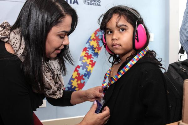 Cotia ultrapassa a marca de 750 carteiras de identificação do autista emitidas