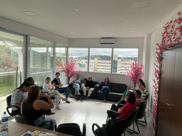 ‘O cuidado não acaba em outubro’: pacientes deixam mensagens de conscientização sobre o câncer de mama
