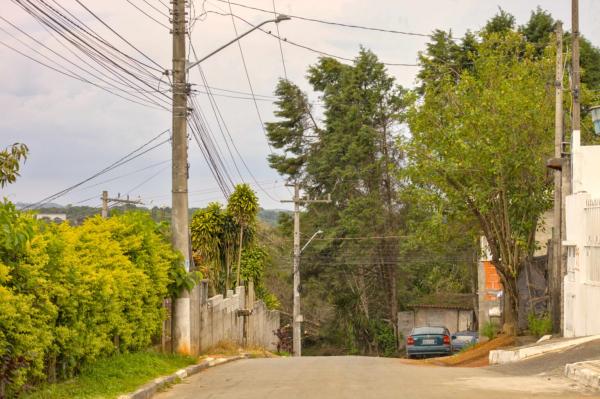 Ilumina Cotia: Prefeitura amplia iluminação pública para 100% do bairro Água Espraiada
