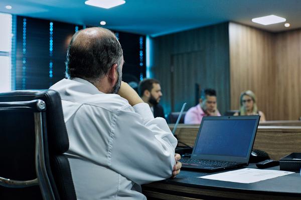 Prefeitura e Procon se reúnem com a Enel para cobrar melhorias nos serviços da concessionária