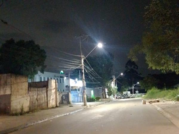 Mais 569 pontos de iluminação pública são implantados em ruas e vielas de Cotia