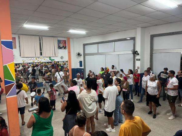 Saúde de Cotia realiza esquenta de Carnaval com ação educativa sobre ISTs