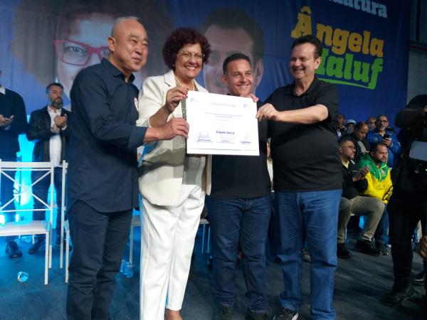 Ato de filiação e lançamento da pré-candidatura de Ângela Maluf reúne milhares de pessoas em Cotia