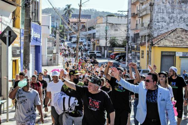 Centenas de pessoas participaram da Marcha para Jesus de Cotia