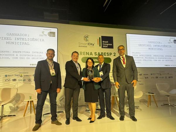 Cotia recebe Prêmio InovaCidade concedida pelo Instituto Smart City