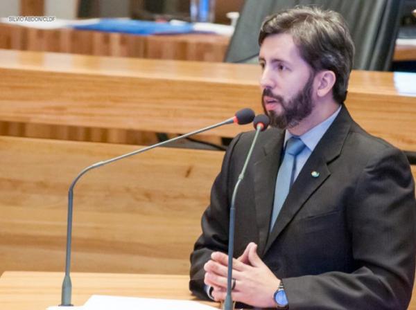 Deputado distrital entra com pedido de impeachment de Bolsonaro