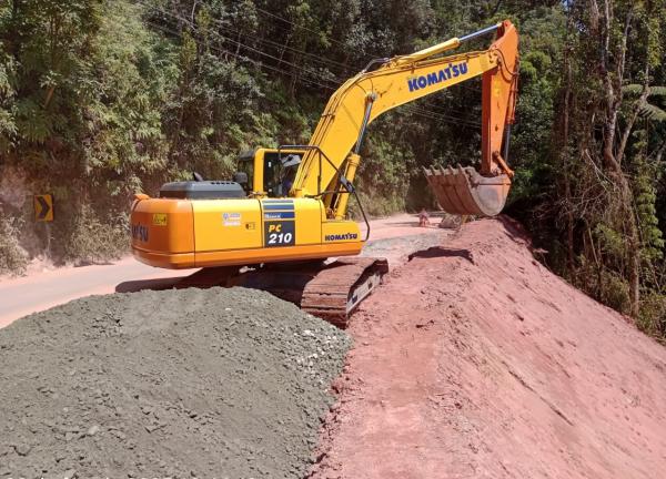 Em fase final a reconstrução do talude que cedeu na estrada da Barragem 