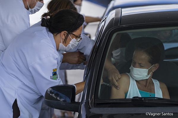 Segunda-feira (30/03), Cotia retoma vacinação contra a gripe nos drive-thrus