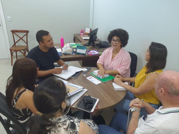 Prefeitura e Fundo Social de Cotia fortalecem parcerias para 2025