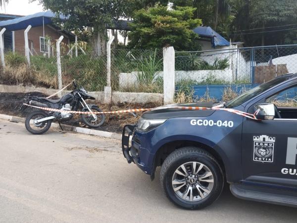 GCM de Cotia recupera moto roubada e prende dois suspeitos