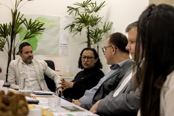 Cotia recebe representante do MDA para avançar projeto de entreposto da agricultura familiar