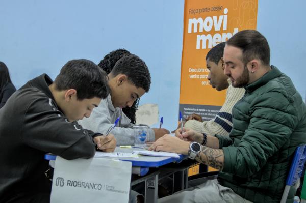 Juventude de Cotia participa de evento sobre trabalho e futuro profissional