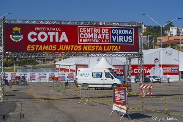 Pacientes com suspeita de Covid-19 começam a ser atendidos no hospital de campanha