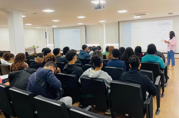Estagiários da Prefeitura participam de evento sobre desenvolvimento pessoal e profissional