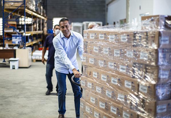 Empresas doam álcool gel, máscaras e outros insumos para a Prefeitura de Cotia
