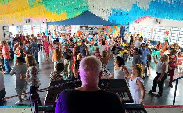 Sexta-feira (22) tem tradicional Baile da Pessoa Idosa no Rejuvenescer