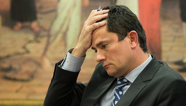 Bolsonaro anuncia troca de chefe da PF e Moro pede demissão