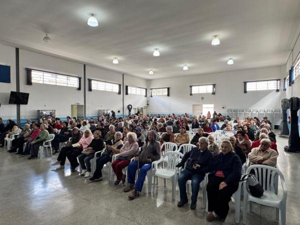 Procon de Cotia promove ação de conscientização para pessoas idosas
