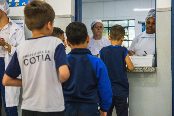 Comida de verdade: Prefeitura de Cotia serve mais de 64 mil refeições por dia nas escolas municipais