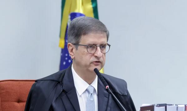 PGR pede anulação de investigação sobre conversas de Moraes e Vorcaro
