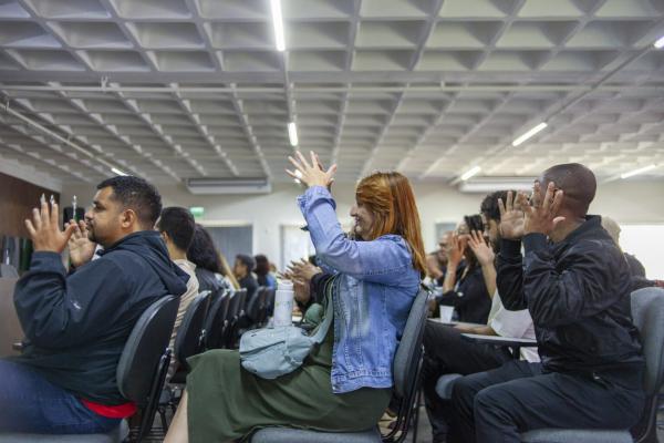 “Xô Solidão” dá voz a histórias de inclusão e autonomia em Cotia