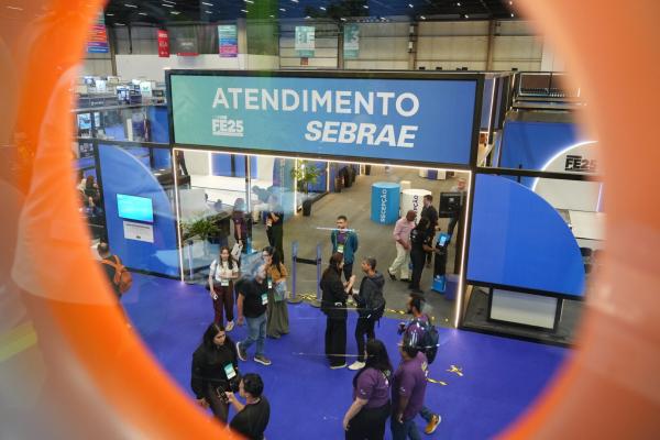 Caravana do Sebrae leva empreendedores de Cotia à Feira do Empreendedor