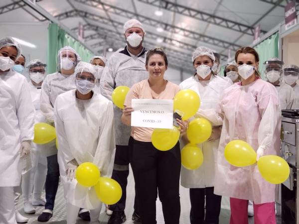 “Por um momento, achei que não sobreviveria”, disse Janaína, paciente que venceu a Covid-19