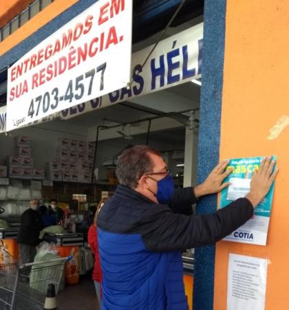 Secretaria de Indústria e Comércio fiscaliza e orienta comércios de Cotia sobre o uso obrigatório de máscaras