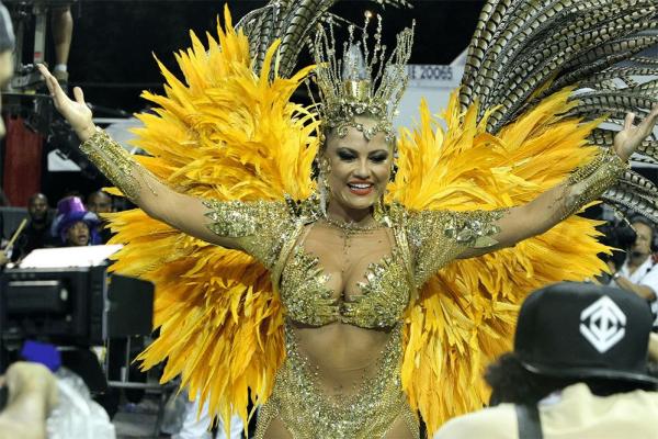 Rosas de Ouro não terá mais Ellen Rocche como Rainha de Bateria
