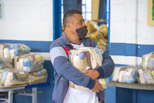 Escolas vão entregar kit merenda do mês de junho na terça-feira, 16