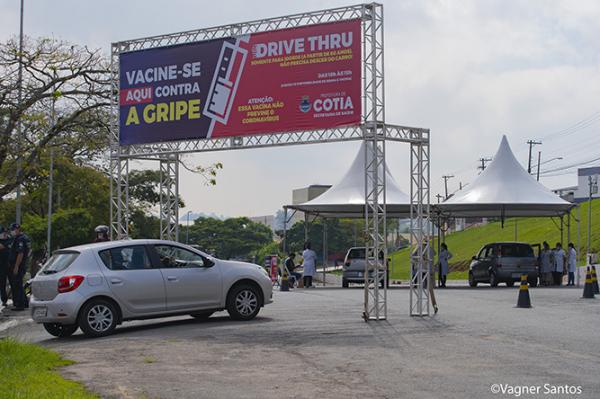 Drive-thru de vacinação contra a gripe terá foco em crianças, gestantes, puérperas e adultos (55-59)