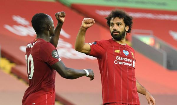 Liverpool goleia e fica perto de ser campeão inglês, depois de 30 anos