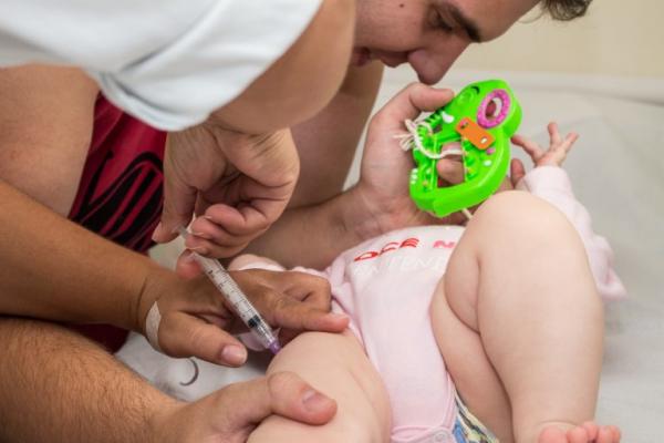Projetos de lei propõem cartão de vacinação online