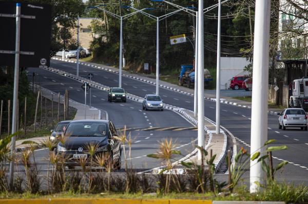 Duplicação da estrada de Caucaia do Alto é concluída 
