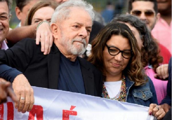 Janja avança em preparativos para casamento com Lula e pede dicas sobre vestidos