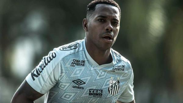Santos suspende contrato com Robinho após pressão de patrocinadores