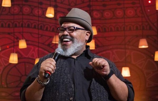 Cantor Jorge Aragão continua internado com Covid-19