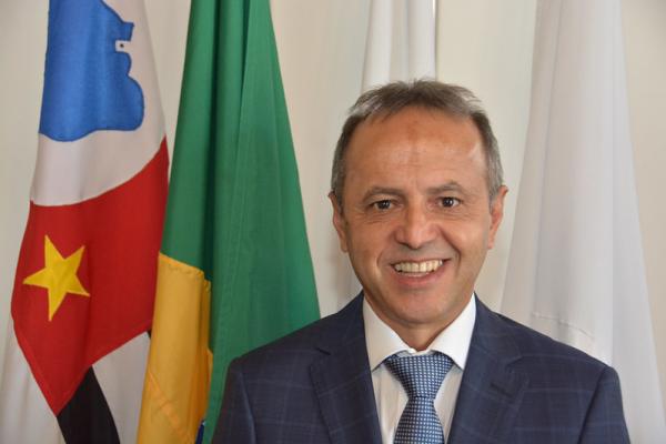 Dr. Castor toma posse como prefeito de Cotia