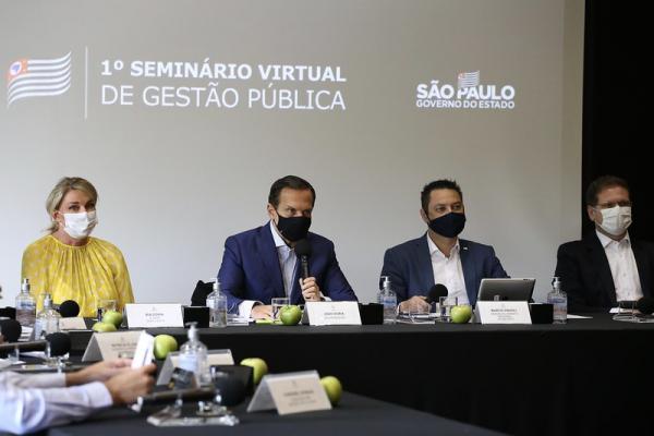 Governador João Doria prevê ano difícil e pede ajuda de prefeitos