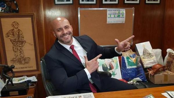 Plenário da Câmara deve manter prisão de Daniel Silveira, diz coluna